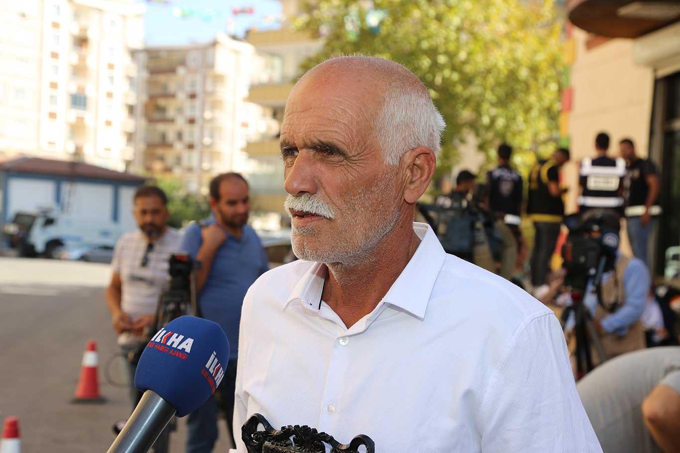 "Bizim çocuklarımızın eline silah kendi çocuklarına ise gitar veriyorlar" "Bizim çocuklarımızın eline silah kendi çocuklarına ise gitar veriyorlar"